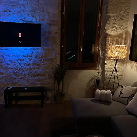 French Loft - Central & Comfy