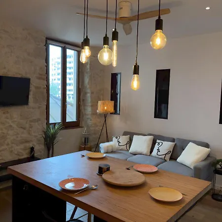 French Loft - Central & Comfy *